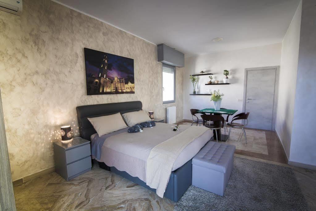 Penthouse Station Luxury Suites & Apartment บรินดิซิ ภายนอก รูปภาพ