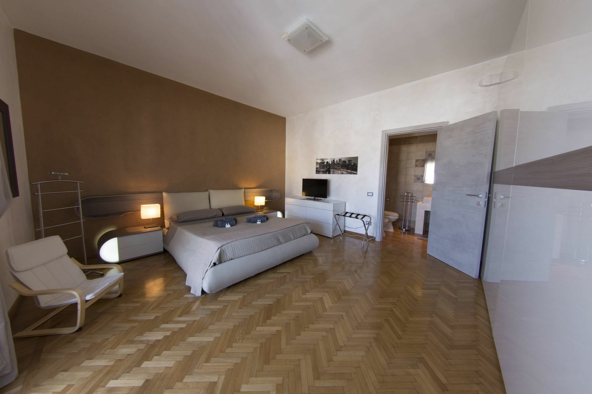 Penthouse Station Luxury Suites & Apartment บรินดิซิ ภายนอก รูปภาพ